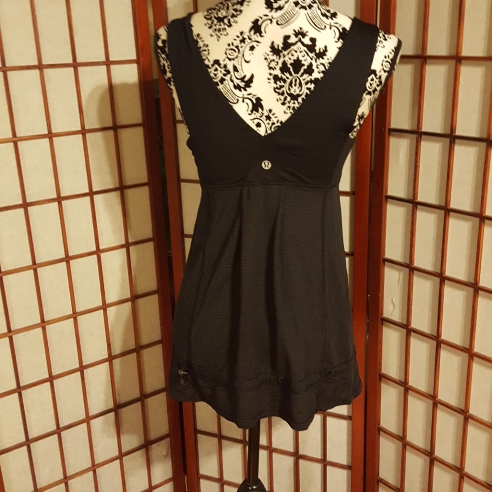 Lululemon atletica top women size 8